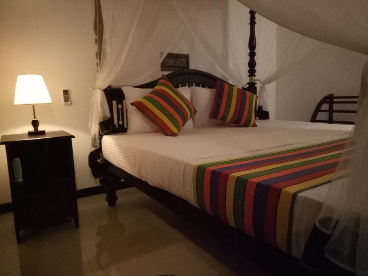 Janu Homestay Tangalle Esterno foto